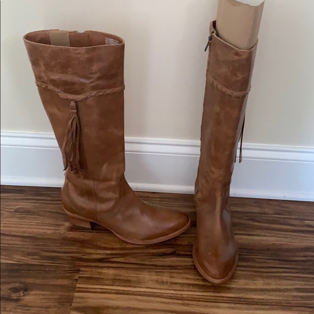 Brand New Ariat boots! Size 10